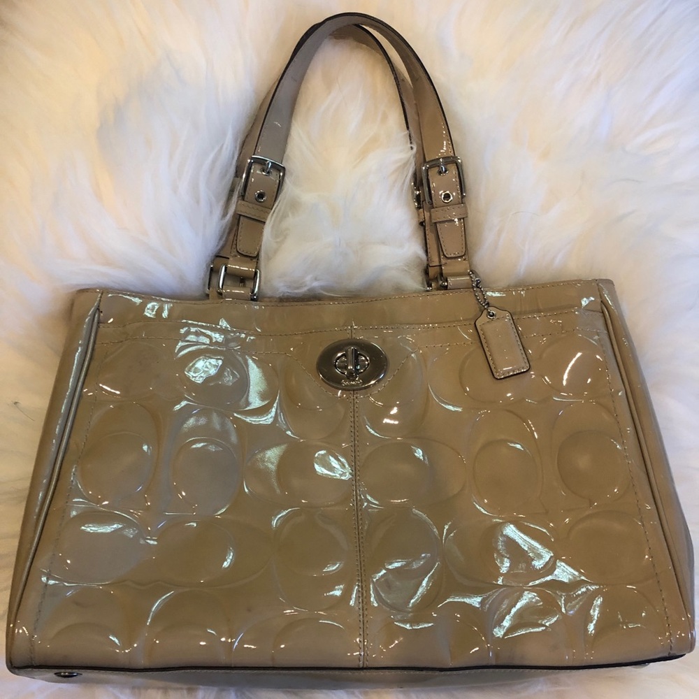 BEIGE COACH PATENT LEATHER BAG